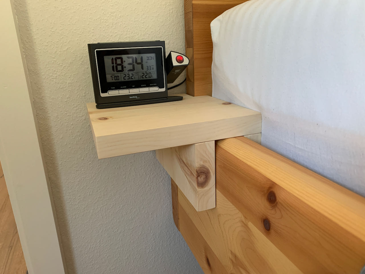 Mini Nachttisch aus Arvenholz