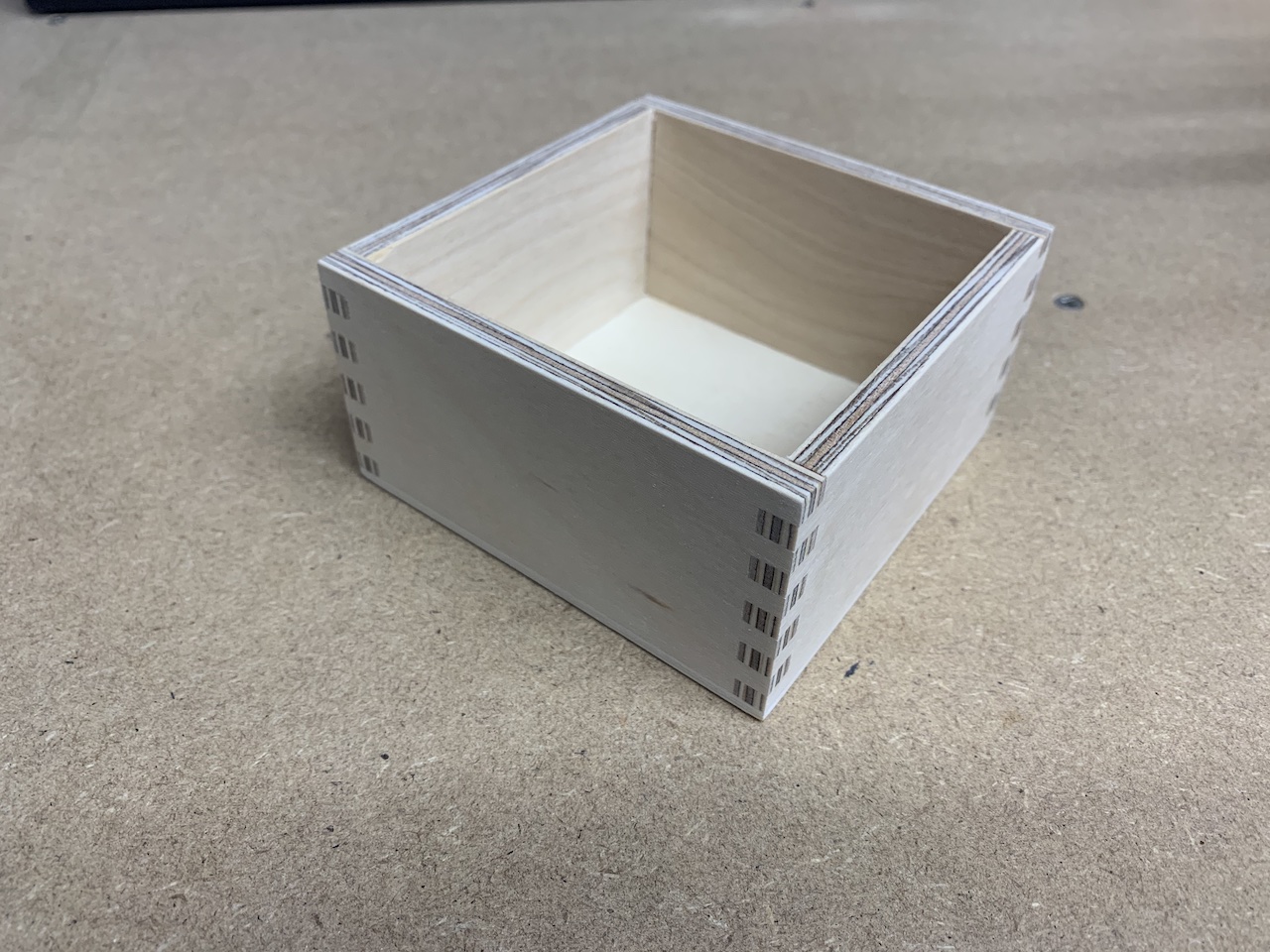 Kleine Box mit Fingerzinken