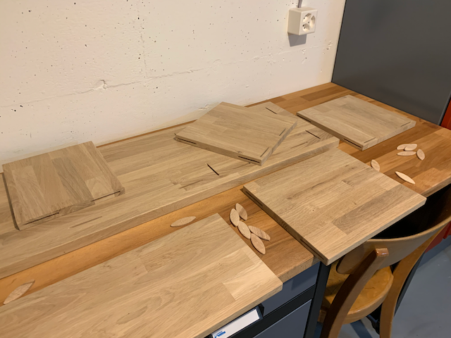 Zusammenbau mit Hilfe von Flachdübeln