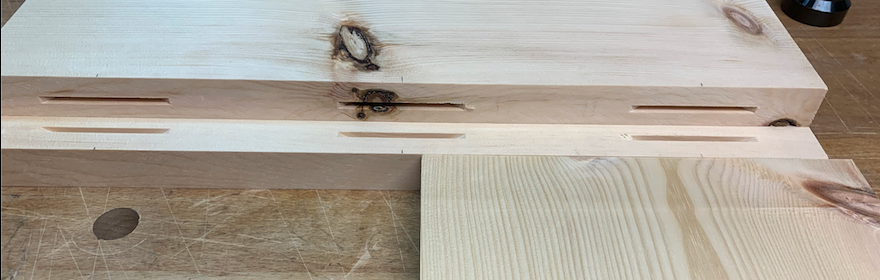 Bett Beistelltisch aus Arvenholz