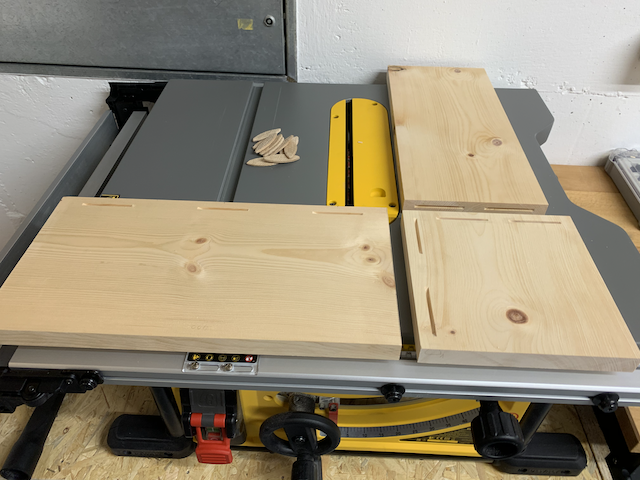 Gesägte und gefräste Teile