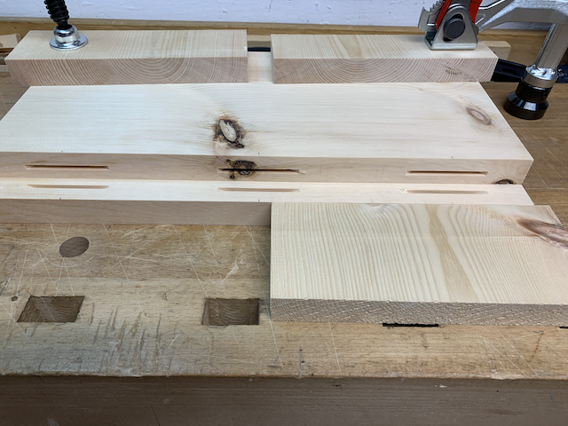 Gesägte und gefräste Teile