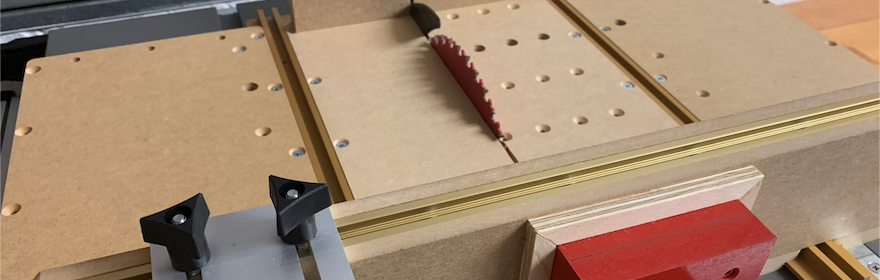 INCRA Build-It: Ein Schiebeschlitten für die DWE7492 Tischkreissäge