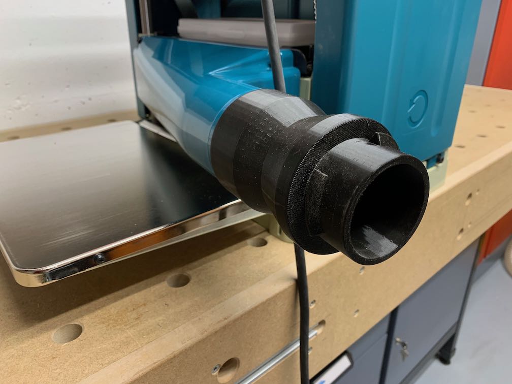 Adapter auf dem Makita 2012NB