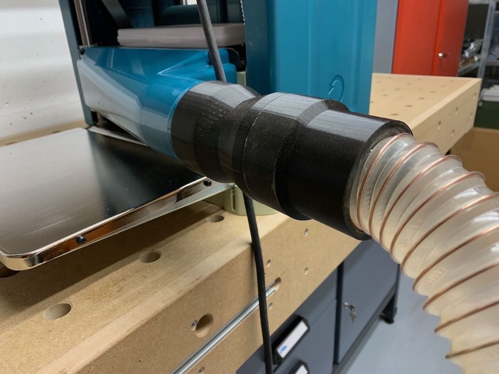 Adapter mit Schlauch angeschlossen